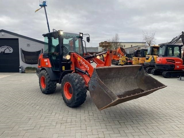 Kubota R 090 - Натоварувач на тркала: слика 5 Kubota R 090 - Натоварувач на тркала: слика 5