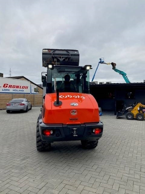 Kubota R 090 - Натоварувач на тркала: слика 2 Kubota R 090 - Натоварувач на тркала: слика 2