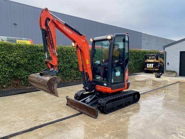 Kubota U 27-4 - Мини багер: слика 2 Kubota U 27-4 - Мини багер: слика 2