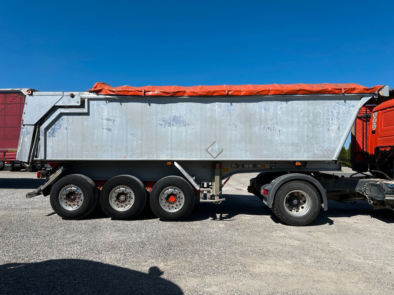Benalu 25 m3 AXLE SAF HYDRAULIC BOARD - Кипер полуприколка: слика 4 Benalu 25 m3 AXLE SAF HYDRAULIC BOARD - Кипер полуприколка: слика 4