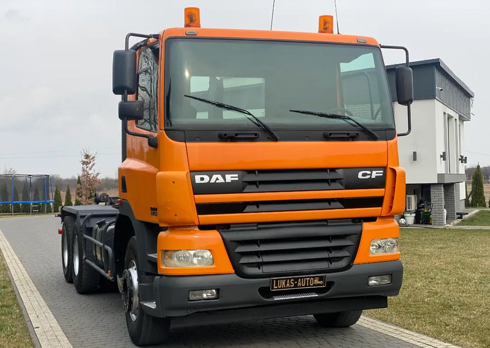 DAF CF 85.340 6X4 MANUAL - Камион со кука за подигање: слика 1 DAF CF 85.340 6X4 MANUAL - Камион со кука за подигање: слика 1