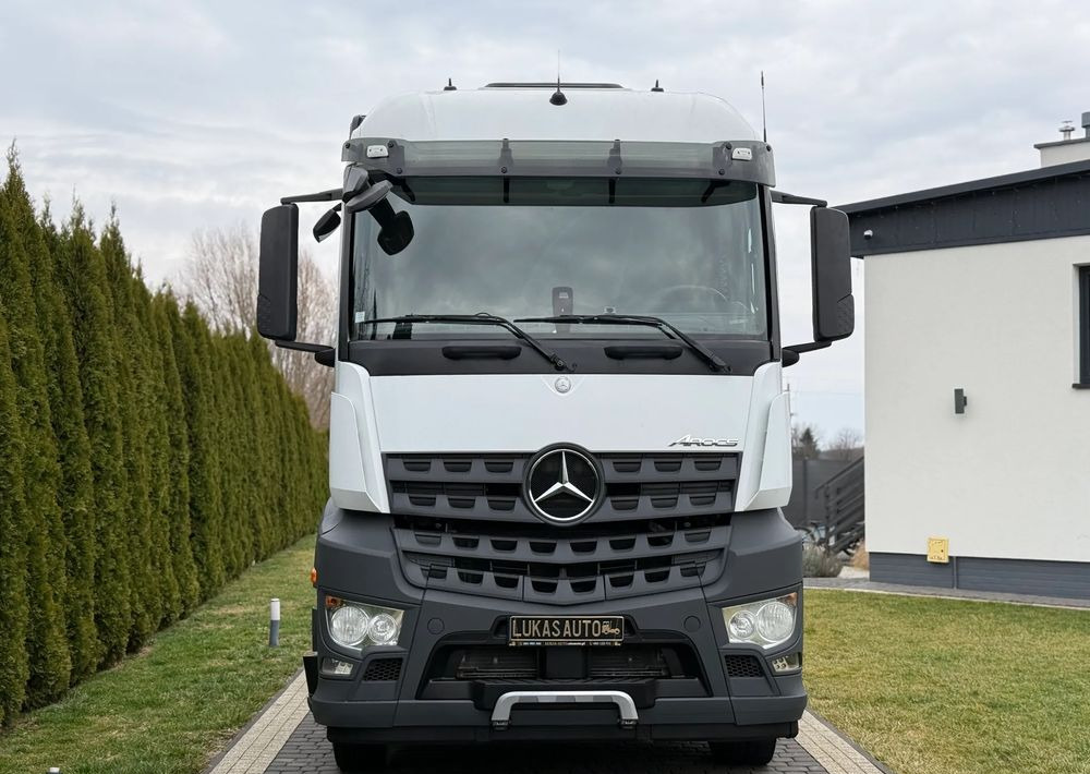 Mercedes-Benz AROCS 1843 HYDRAULIKA - Камион влекач: слика 2 Mercedes-Benz AROCS 1843 HYDRAULIKA - Камион влекач: слика 2