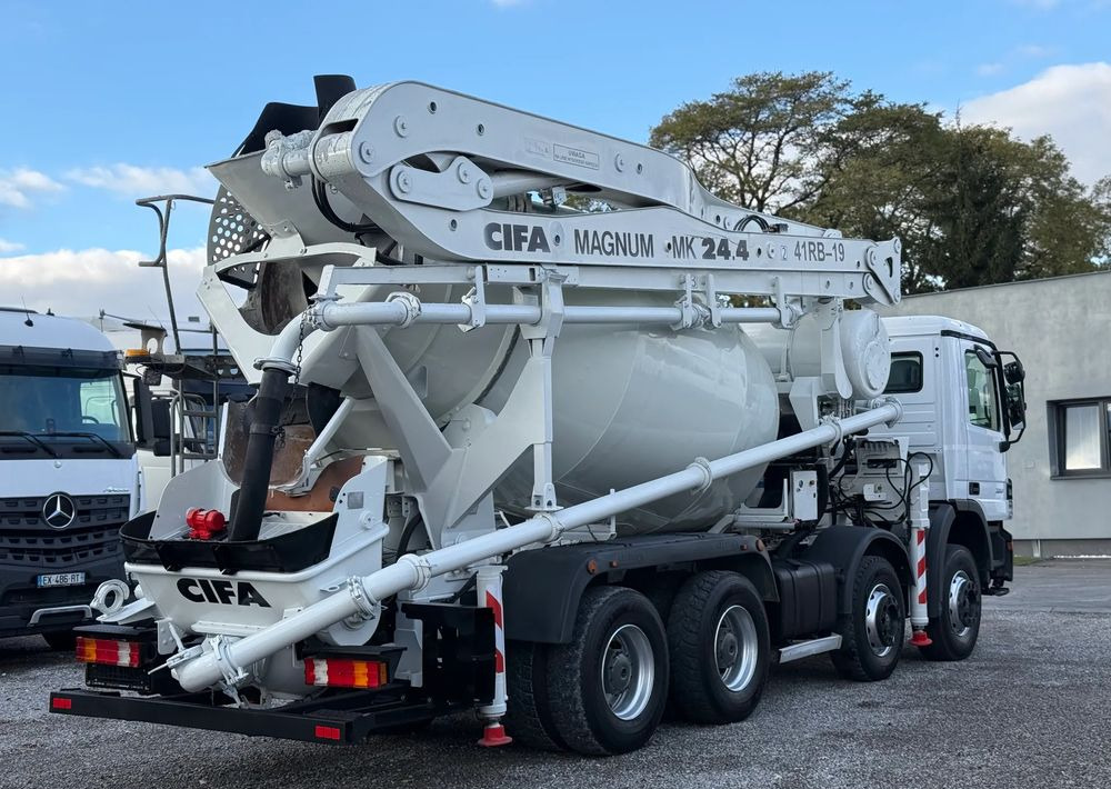 Миксер пумпа Mercedes-Benz ACTROS 3241 8X4 CIFA24 7m3: слика 8 Миксер пумпа Mercedes-Benz ACTROS 3241 8X4 CIFA24 7m3: слика 8