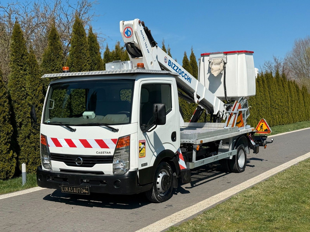 Nissan CABSTAR 17 M MANUAL GEARBOX LOW KMS - Камион со подигачка кошница: слика 1 Nissan CABSTAR 17 M MANUAL GEARBOX LOW KMS - Камион со подигачка кошница: слика 1