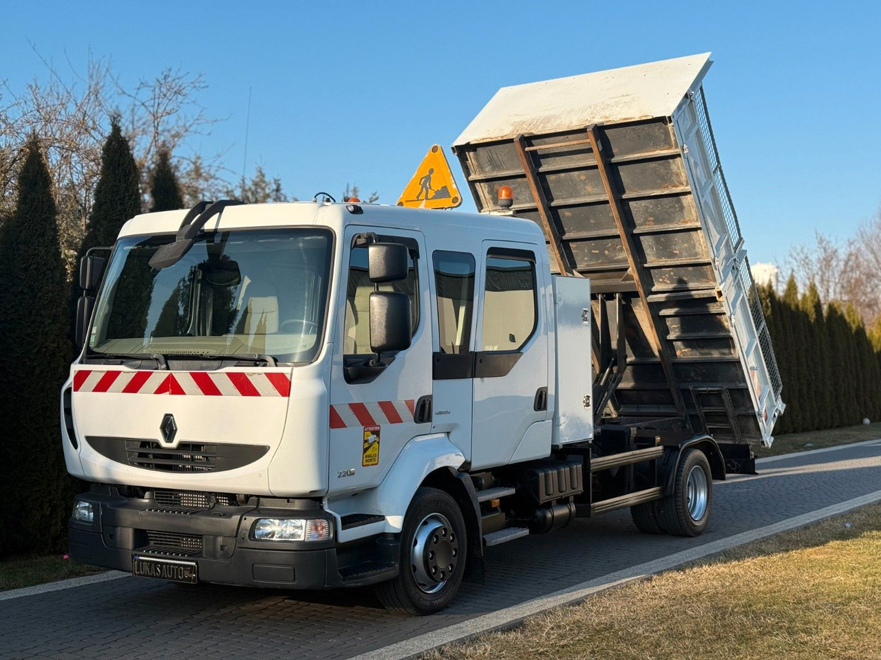 Renault MIDLUM 220 12 T TIPPER 6 SEATS TOOL BOX - Кипер: слика 1 Renault MIDLUM 220 12 T TIPPER 6 SEATS TOOL BOX - Кипер: слика 1