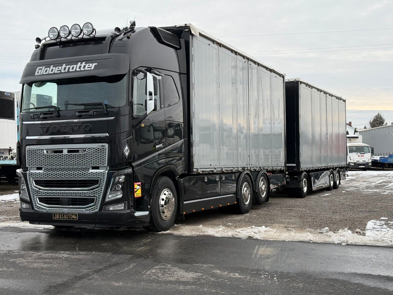 Volvo FH16 660 HP XL TANDEM 6x2 LIMITED EDITION - Камион со церада: слика 2 Volvo FH16 660 HP XL TANDEM 6x2 LIMITED EDITION - Камион со церада: слика 2