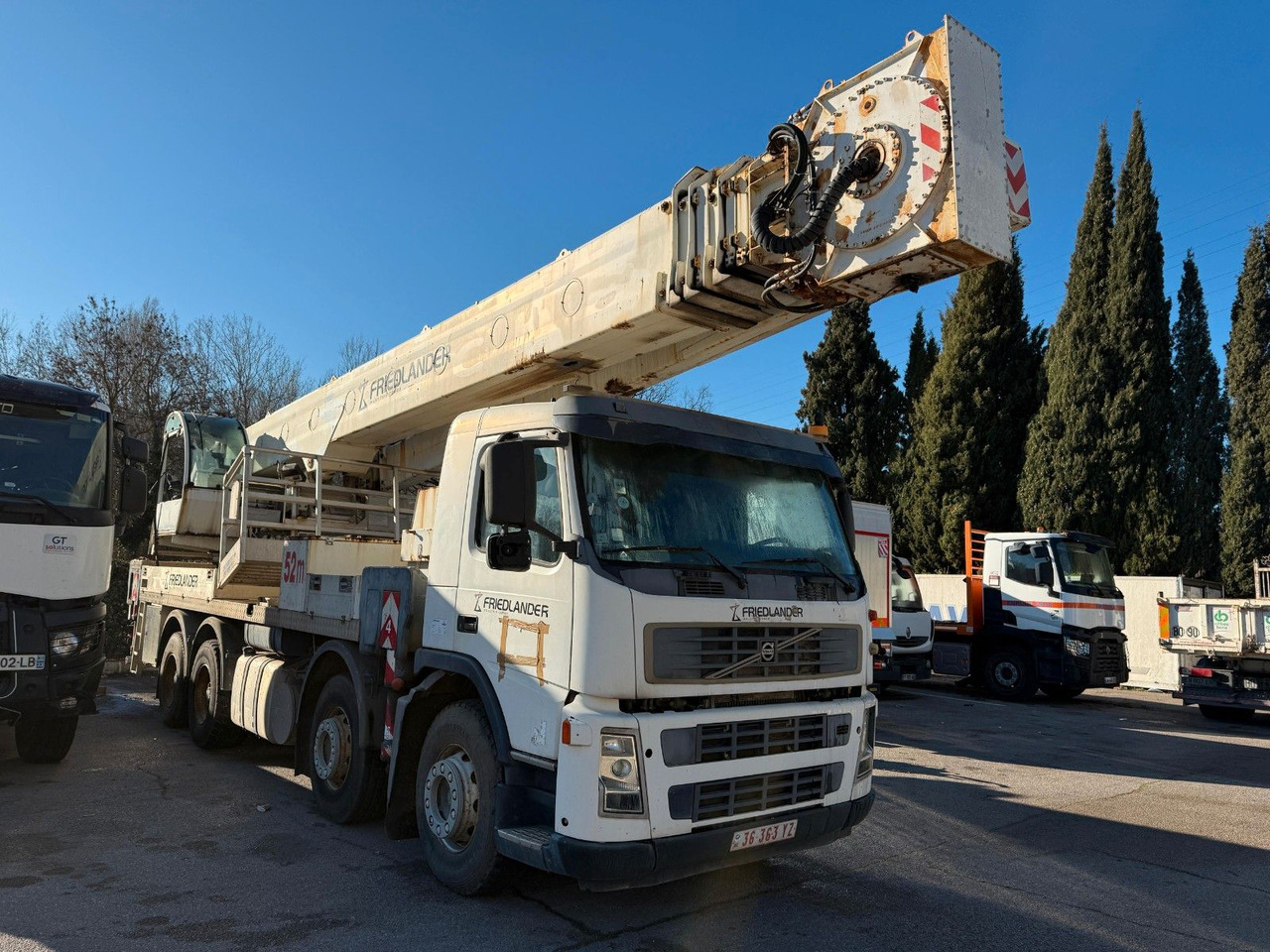 Volvo FM 12 420 LIFT 52 m 8x4 - Камион со подигачка кошница: слика 1 Volvo FM 12 420 LIFT 52 m 8x4 - Камион со подигачка кошница: слика 1