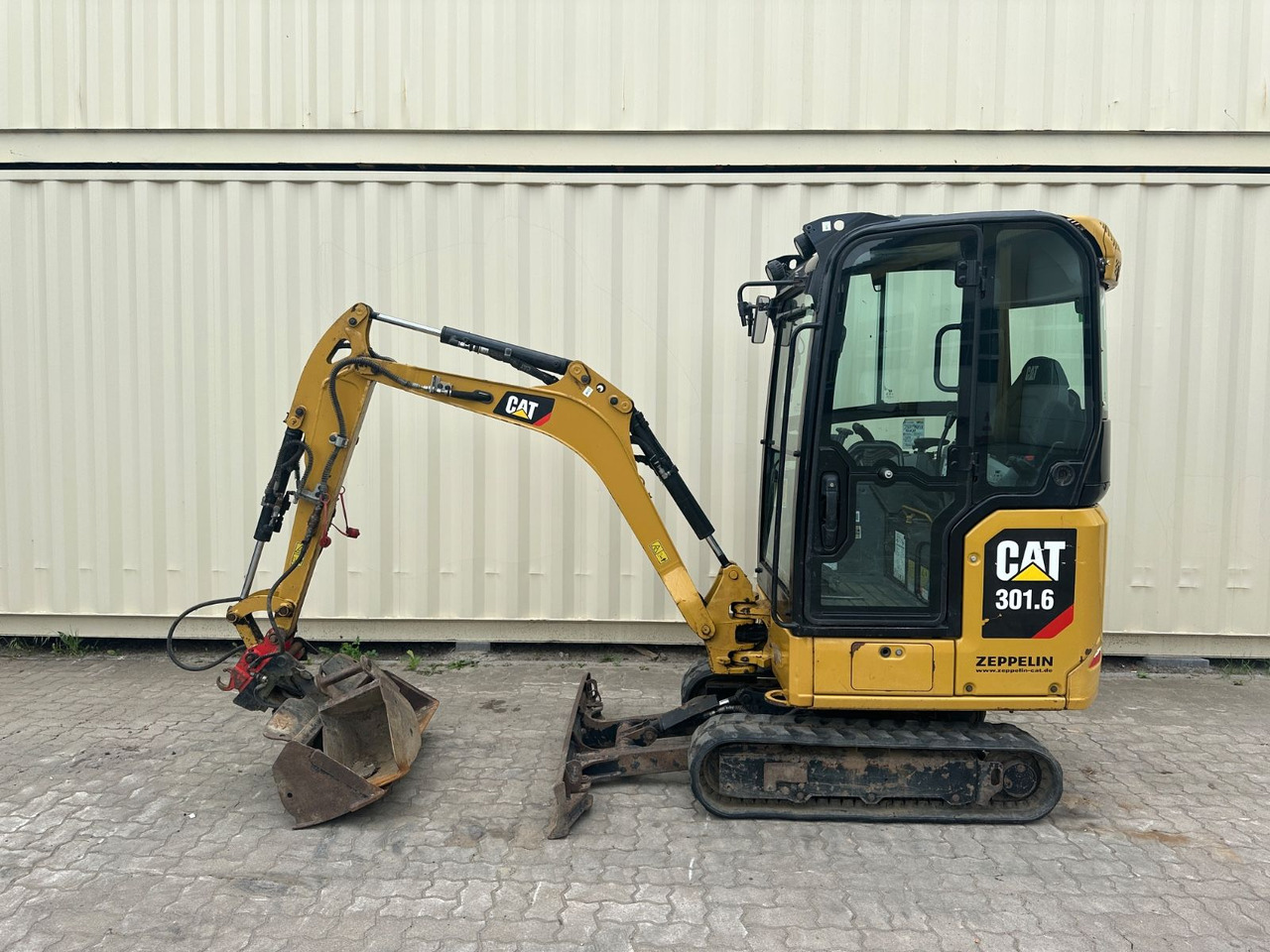 CAT 301.6 / 2019 BJ / 2 x Löffel / 2.076 H - Мини багер: слика 2 CAT 301.6 / 2019 BJ / 2 x Löffel / 2.076 H - Мини багер: слика 2