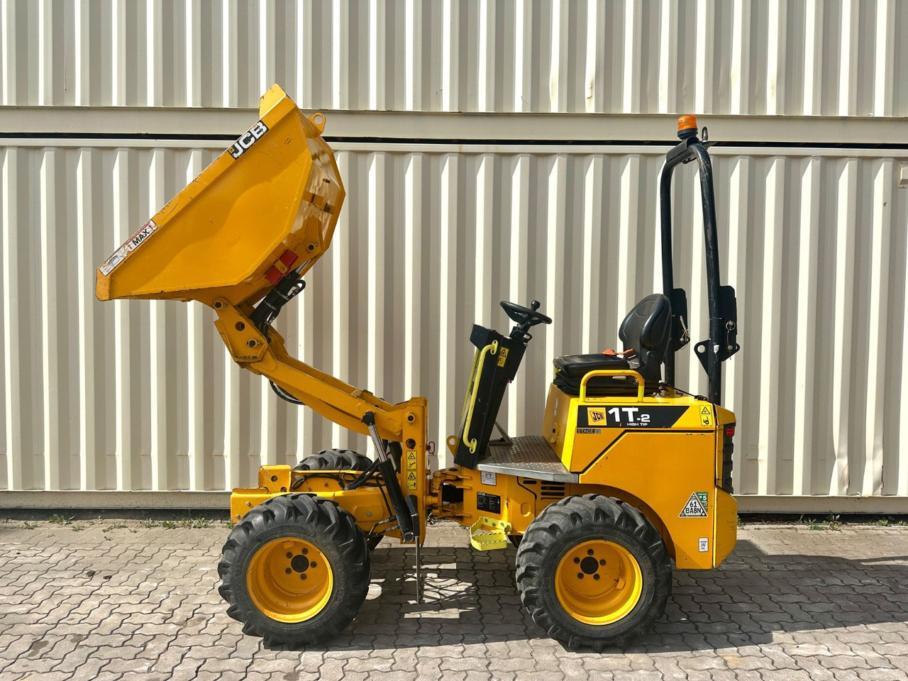 JCB 1T-2 High Tip Dumper, 811 Bh, 1.000 KG - Мини истоварувач: слика 1 JCB 1T-2 High Tip Dumper, 811 Bh, 1.000 KG - Мини истоварувач: слика 1