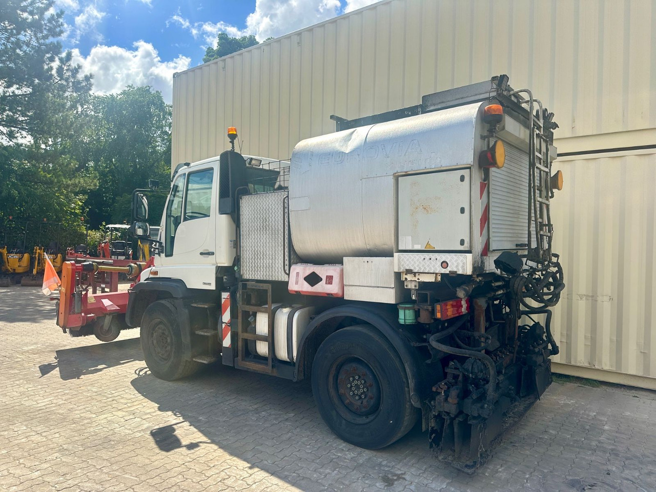 Unimog U400 Schäfer-Technic Bitum/Asphalt / TÜV 02/2026 - Машина за асфалт: слика 3 Unimog U400 Schäfer-Technic Bitum/Asphalt / TÜV 02/2026 - Машина за асфалт: слика 3