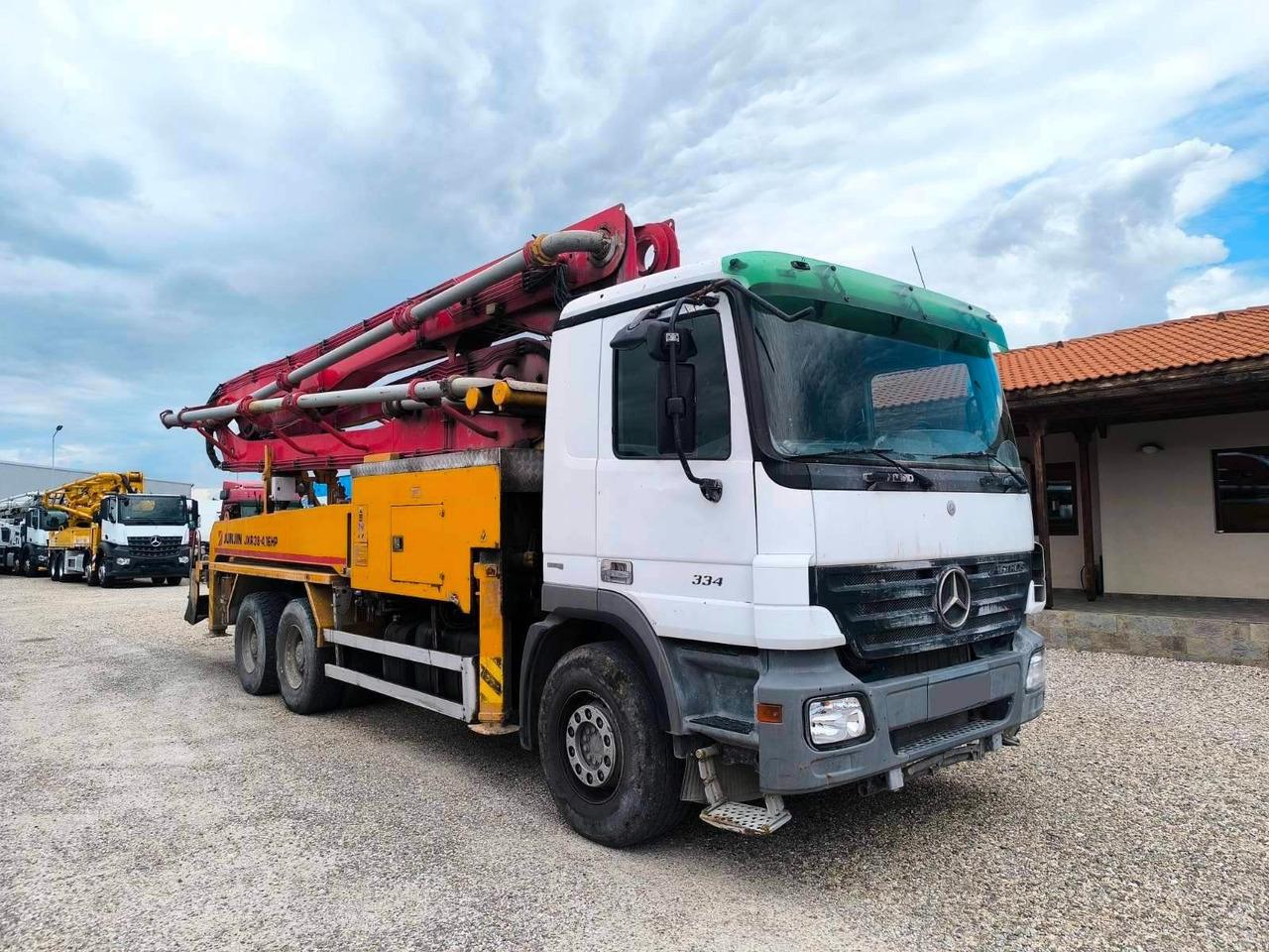 Mercedes-Benz ACTROS 3341 JUNJIN JXR 38-4 - Камион со бетонска пумпа: слика 1 Mercedes-Benz ACTROS 3341 JUNJIN JXR 38-4 - Камион со бетонска пумпа: слика 1