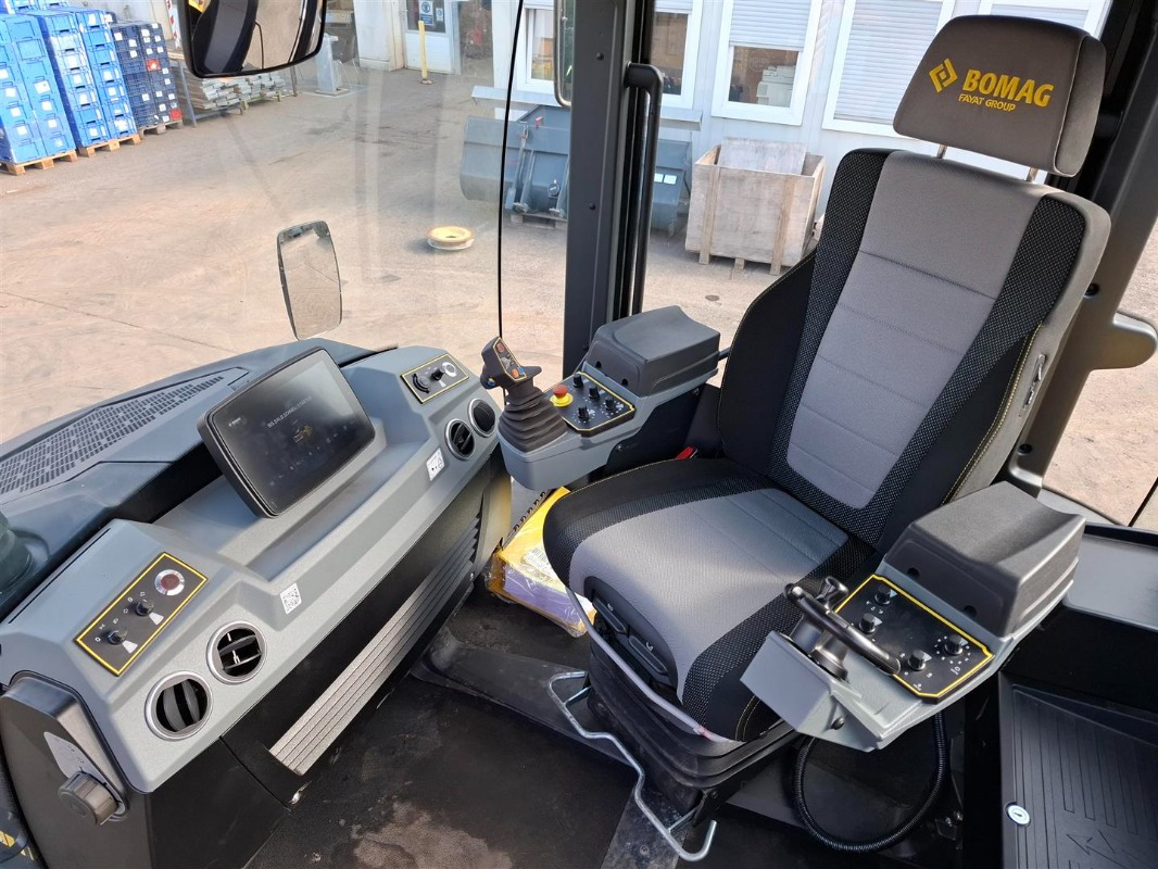 BOMAG DE BW 174 AP-5 AM Hybrid Stage V/Tier 4f - Ваљак за пат: слика 3 BOMAG DE BW 174 AP-5 AM Hybrid Stage V/Tier 4f - Ваљак за пат: слика 3