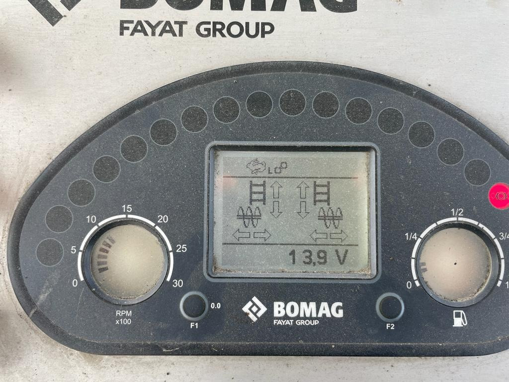 BOMAG IT BF 300 P-2 S340-2 TV Stage IIIb/Tier 4f - Асфалтен поплочувач: слика 4 BOMAG IT BF 300 P-2 S340-2 TV Stage IIIb/Tier 4f - Асфалтен поплочувач: слика 4