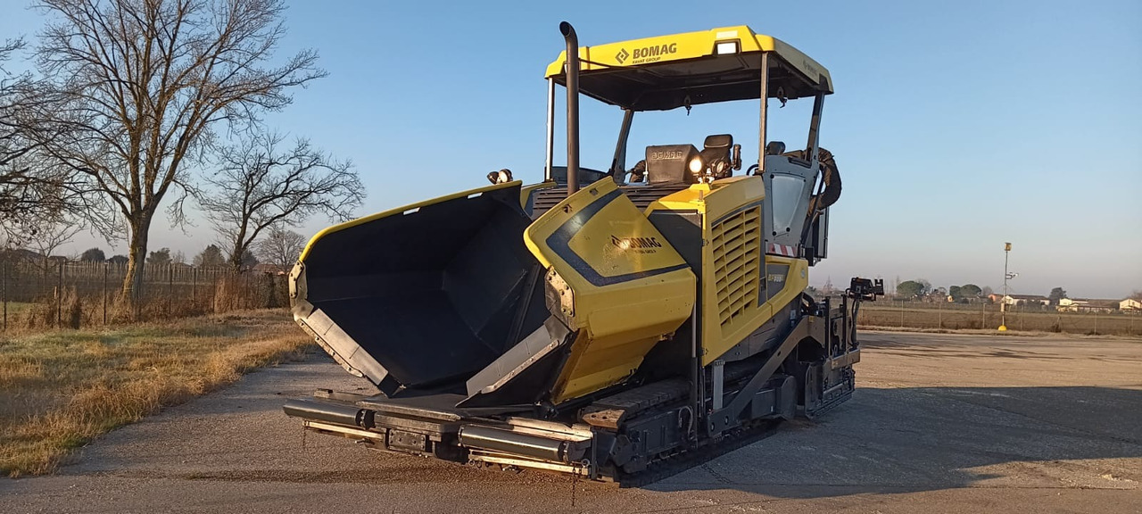 BOMAG IT BF 700 C-2 S500 Stage IV/Tier 4f - Асфалтен поплочувач: слика 1 BOMAG IT BF 700 C-2 S500 Stage IV/Tier 4f - Асфалтен поплочувач: слика 1