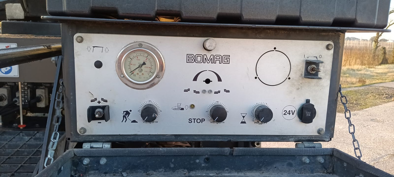 BOMAG IT BF 700 C-2 S500 Stage IV/Tier 4f - Асфалтен поплочувач: слика 5 BOMAG IT BF 700 C-2 S500 Stage IV/Tier 4f - Асфалтен поплочувач: слика 5