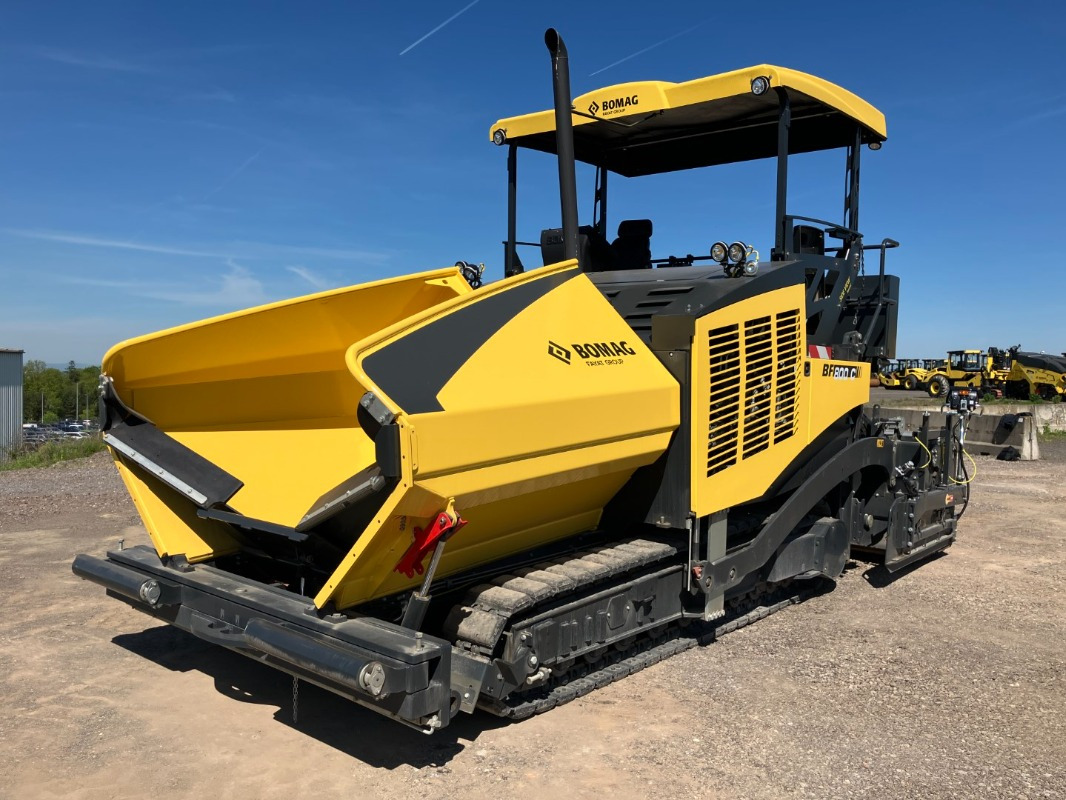 BOMAG IT BF 800 C S600 Stage IIIa/Tier 3 - Асфалтен поплочувач: слика 1 BOMAG IT BF 800 C S600 Stage IIIa/Tier 3 - Асфалтен поплочувач: слика 1