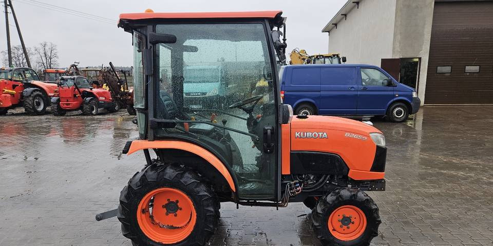 Ciągnik Kubota B2650 4x4 klima 26 KM hydrostat - Трактор: слика 5 Ciągnik Kubota B2650 4x4 klima 26 KM hydrostat - Трактор: слика 5