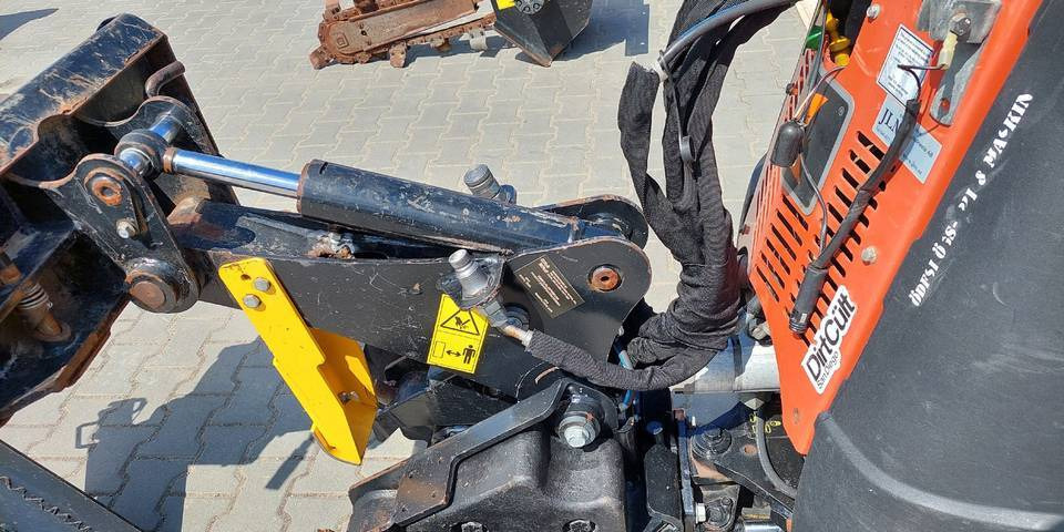 Лизинг на  Ditch Witch R300 koparka łańcuchowa pługoukładacz Ditch Witch R300 koparka łańcuchowa pługoukładacz: слика 10