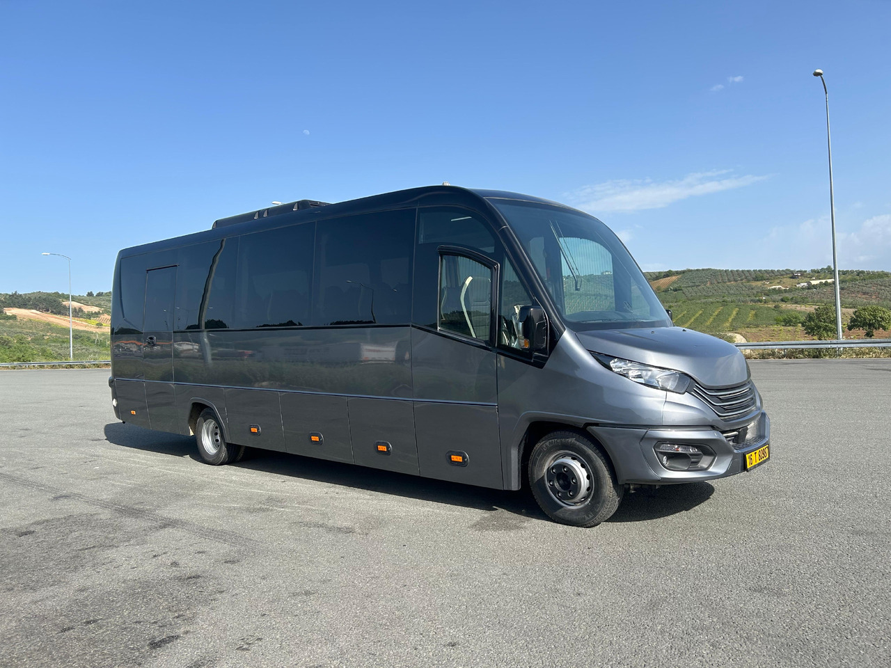 IVECO DAILY - RIGHT HAND DRIVE TOURISTIC VEHICLE - Патнички вагон автобус: слика 2 IVECO DAILY - RIGHT HAND DRIVE TOURISTIC VEHICLE - Патнички вагон автобус: слика 2