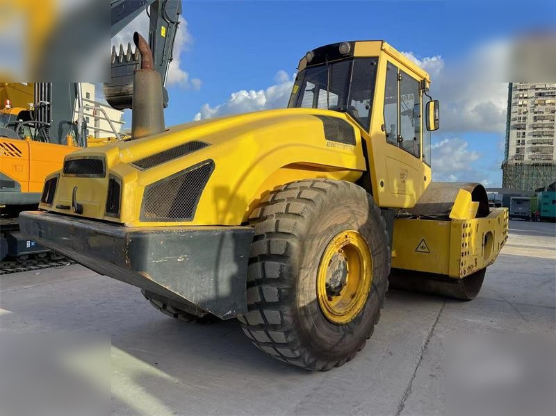 BOMAG BW226DH-4 - Компактор: слика 4 BOMAG BW226DH-4 - Компактор: слика 4