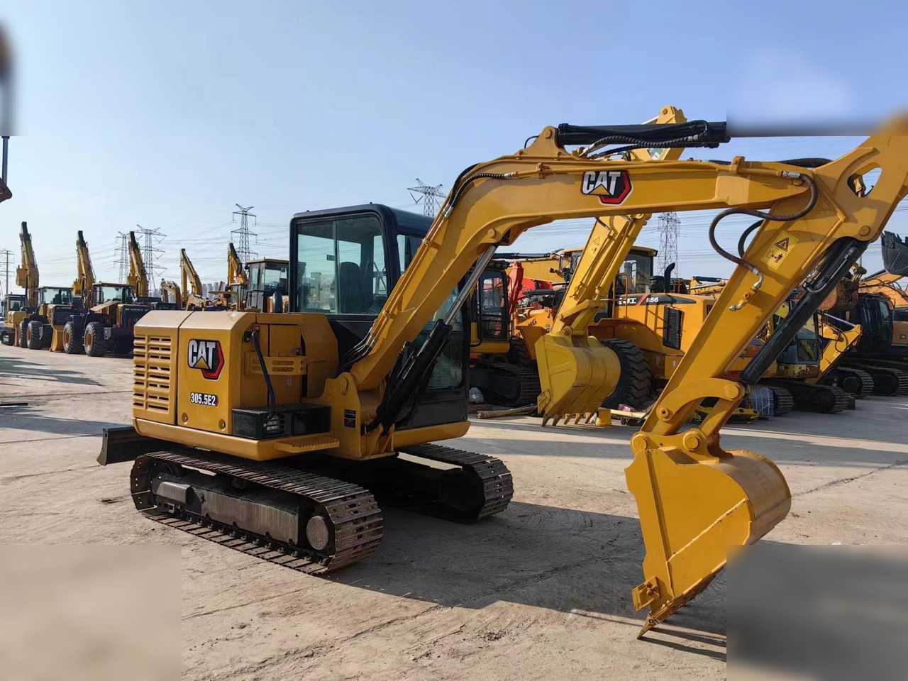 CATERPILLAR 305.5E2 - Мини багер: слика 2 CATERPILLAR 305.5E2 - Мини багер: слика 2