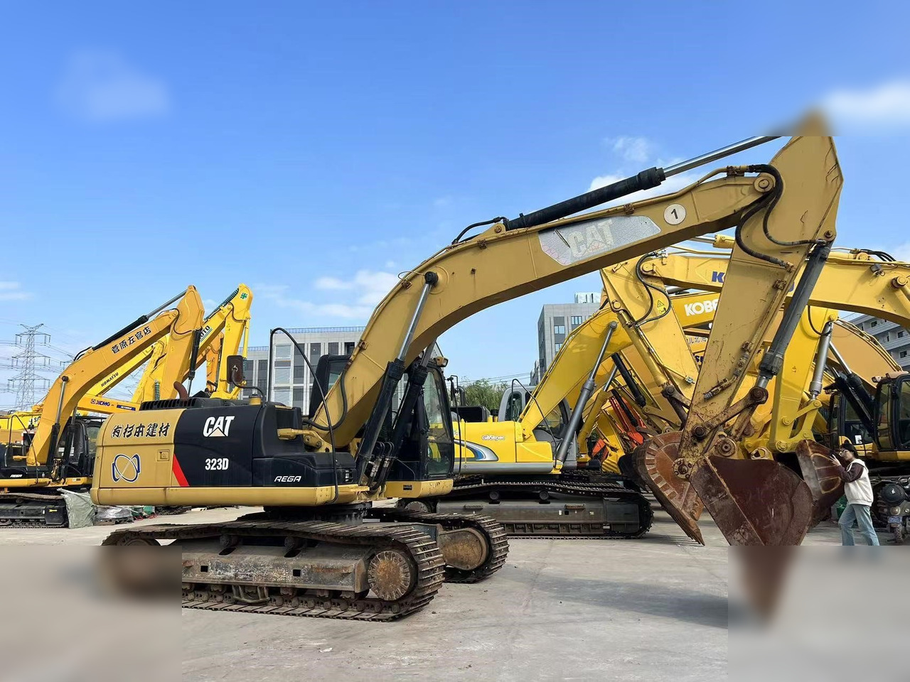 CATERPILLAR 323D - Багер гасеничар: слика 1 CATERPILLAR 323D - Багер гасеничар: слика 1