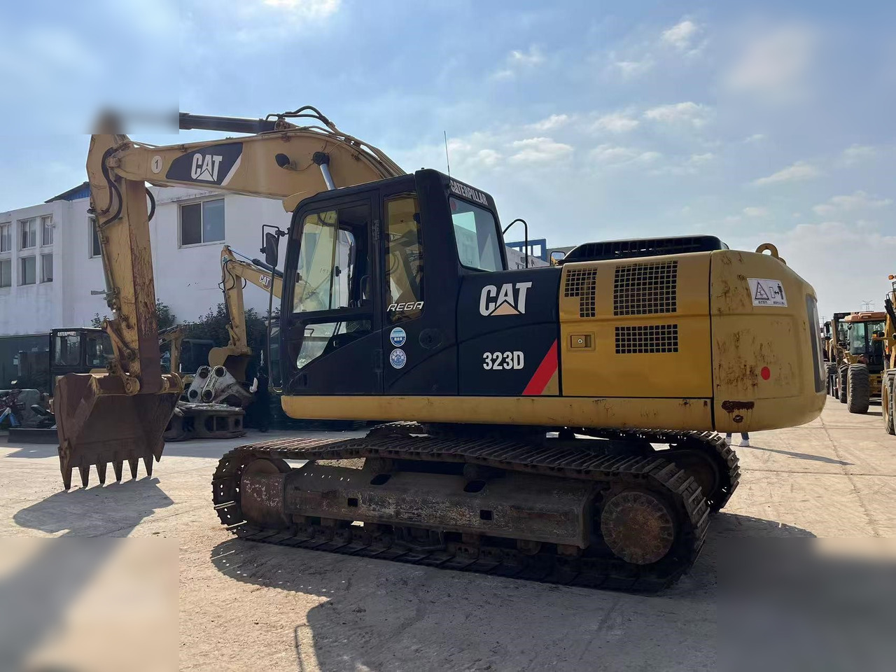 CATERPILLAR 323D - Багер гасеничар: слика 4 CATERPILLAR 323D - Багер гасеничар: слика 4