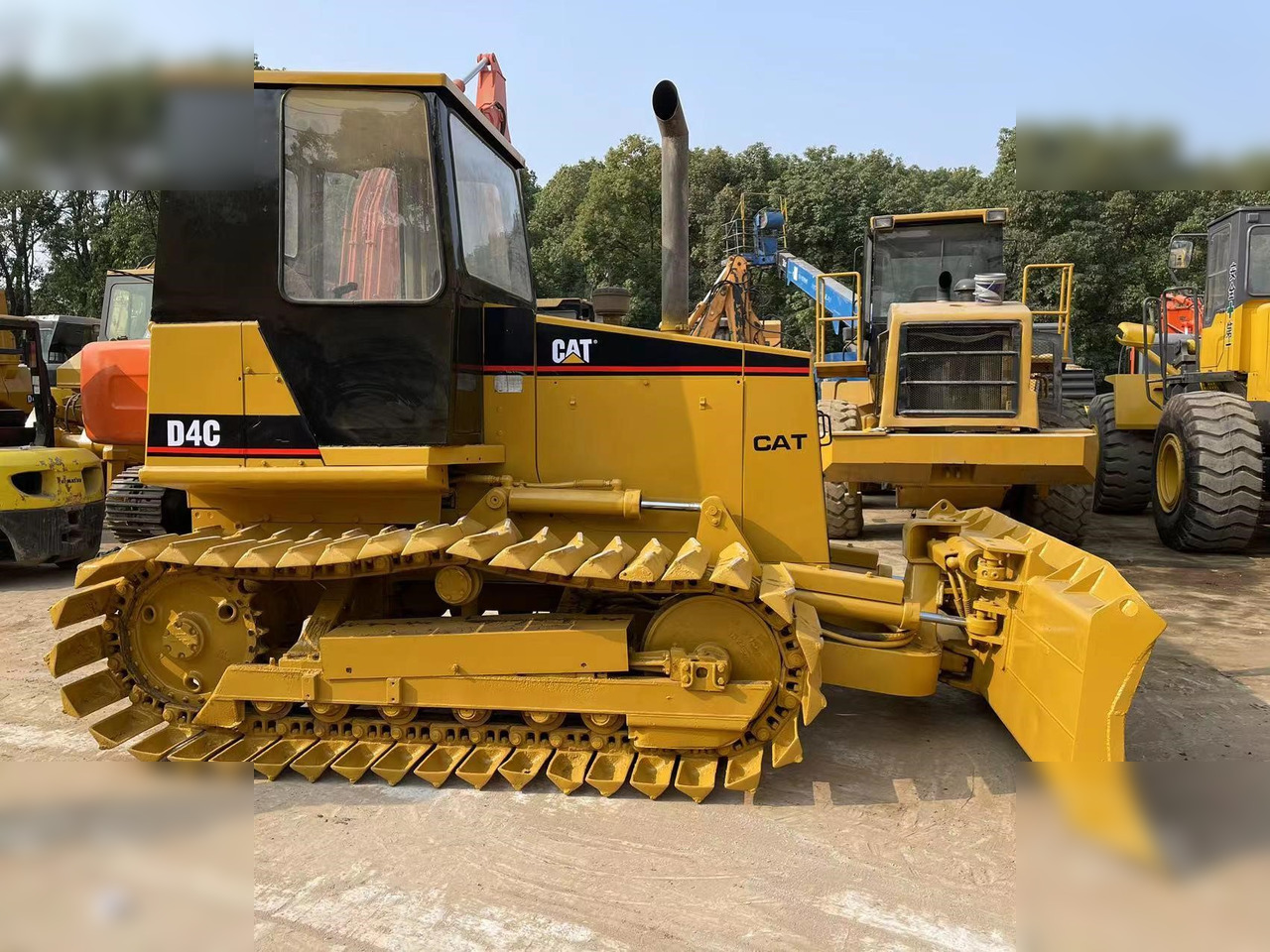 CATERPILLAR D4C - Булдожер: слика 3 CATERPILLAR D4C - Булдожер: слика 3