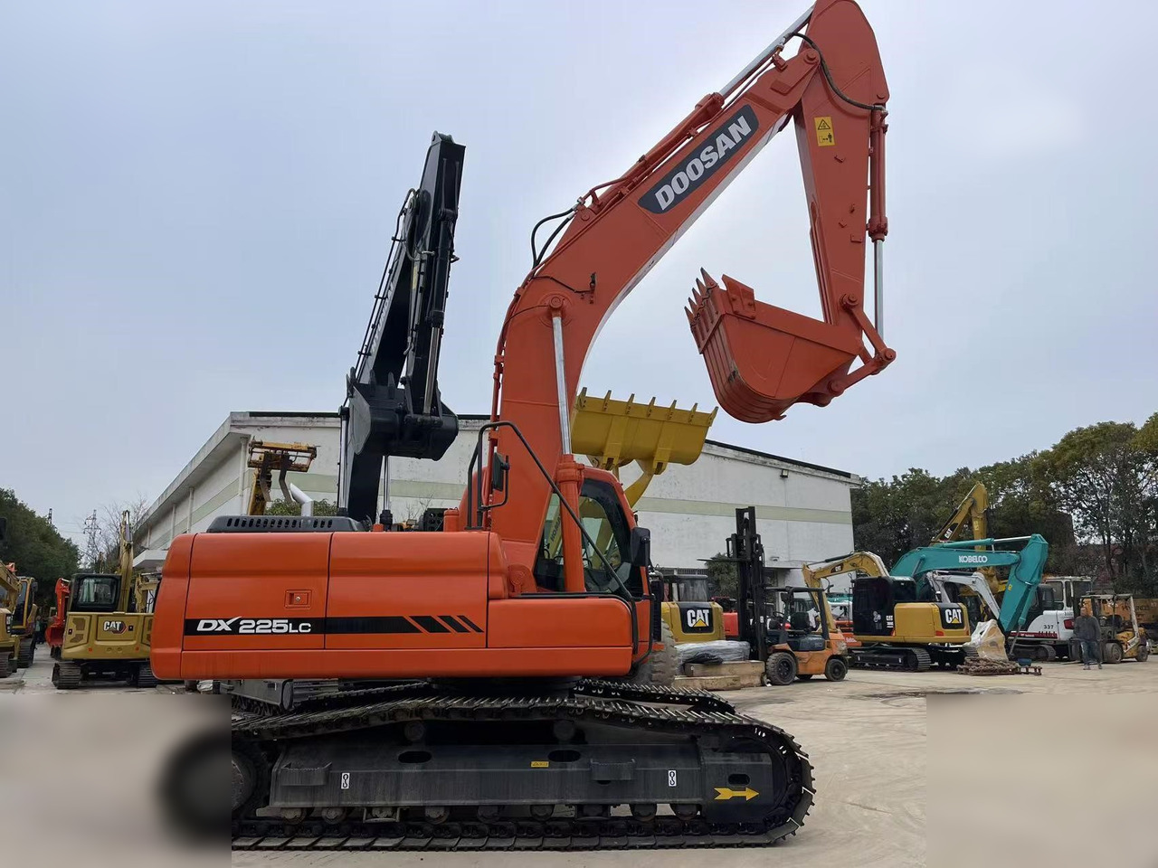 DOOSAN DX225 LC - Багер гасеничар: слика 1 DOOSAN DX225 LC - Багер гасеничар: слика 1