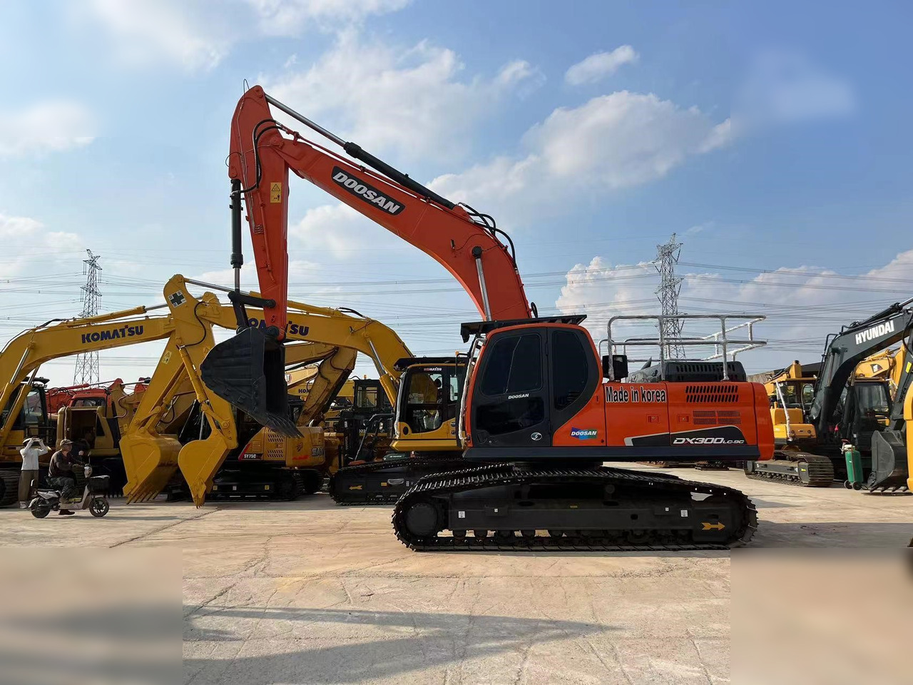 DOOSAN DX300 LCA - Багер гасеничар: слика 1 DOOSAN DX300 LCA - Багер гасеничар: слика 1