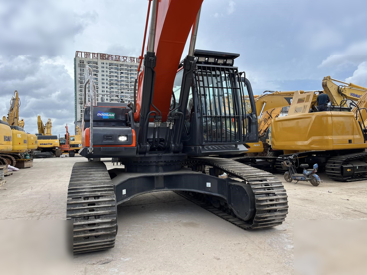 DOOSAN DX340 LCA - Багер гасеничар: слика 2 DOOSAN DX340 LCA - Багер гасеничар: слика 2