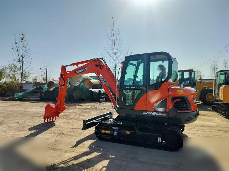DOOSAN DX60-9C - Багер гасеничар: слика 1 DOOSAN DX60-9C - Багер гасеничар: слика 1
