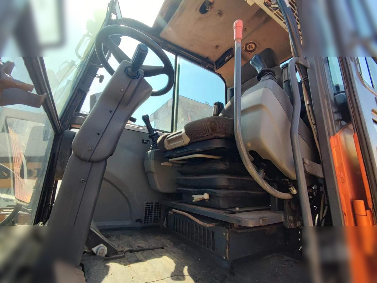 DOOSAN DX60W ECO - Багер на тркала: слика 2 DOOSAN DX60W ECO - Багер на тркала: слика 2
