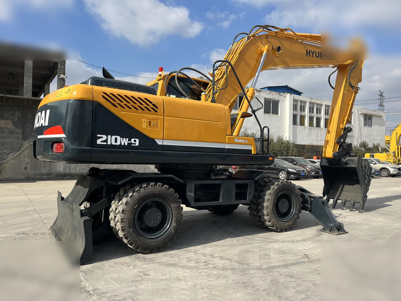 HYUNDAI ROBEX 210W-9 - Багер на тркала: слика 3 HYUNDAI ROBEX 210W-9 - Багер на тркала: слика 3