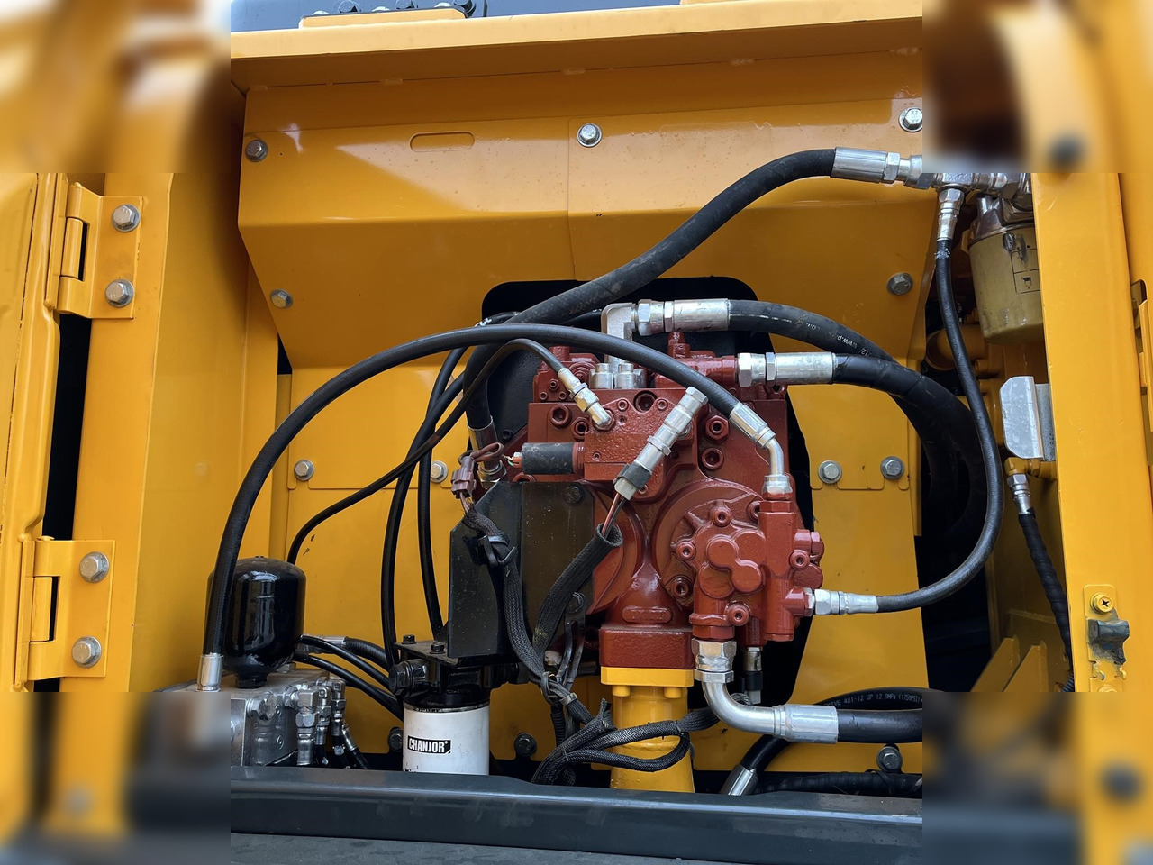 HYUNDAI ROBEX 210W-9 - Багер на тркала: слика 5 HYUNDAI ROBEX 210W-9 - Багер на тркала: слика 5