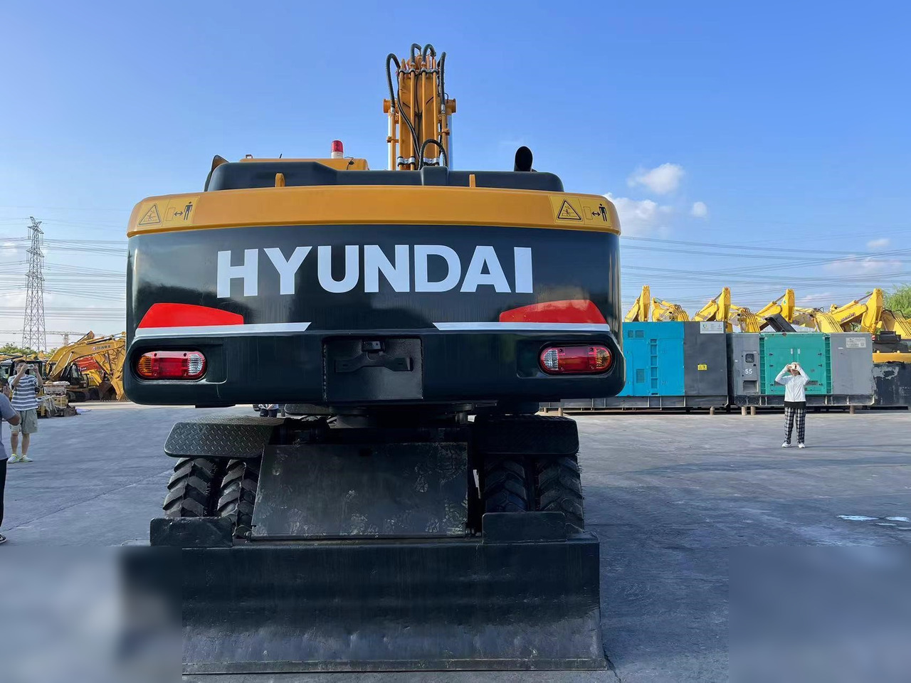 HYUNDAI ROBEX 210W-9 - Багер на тркала: слика 4 HYUNDAI ROBEX 210W-9 - Багер на тркала: слика 4