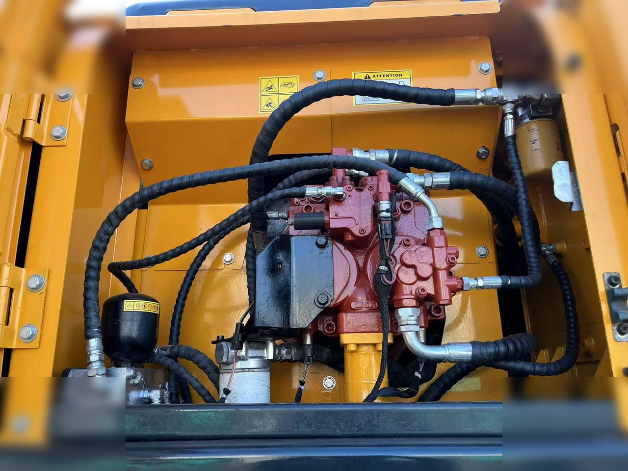 HYUNDAI ROBEX 210W-9 - Багер на тркала: слика 5 HYUNDAI ROBEX 210W-9 - Багер на тркала: слика 5