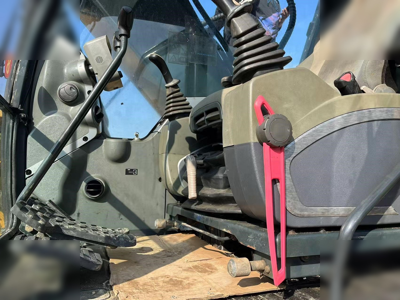 HYUNDAI ROBEX 220 LC-9S - Багер гасеничар: слика 4 HYUNDAI ROBEX 220 LC-9S - Багер гасеничар: слика 4