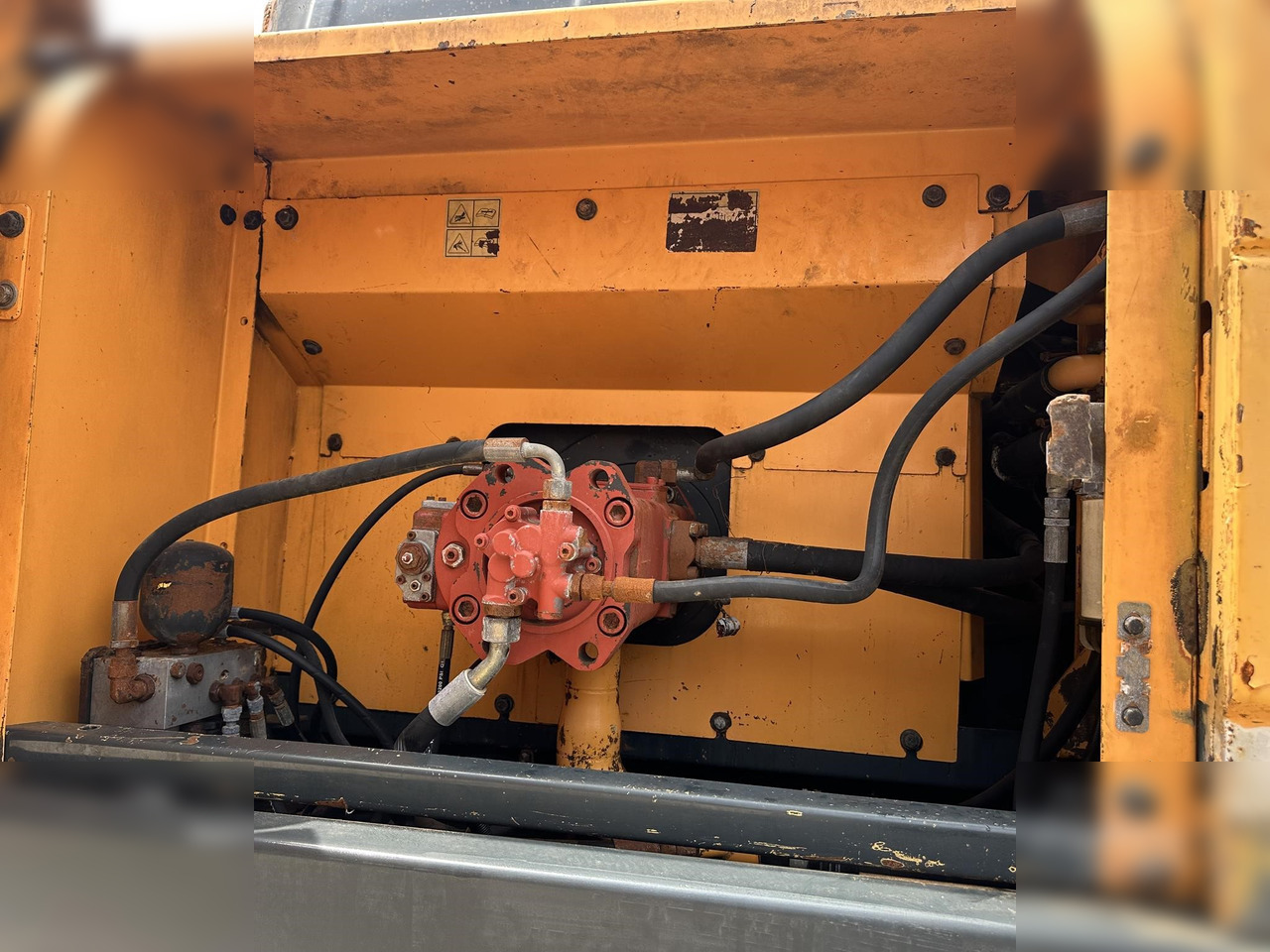 HYUNDAI ROBEX 305 LC-9T - Багер гасеничар: слика 5 HYUNDAI ROBEX 305 LC-9T - Багер гасеничар: слика 5