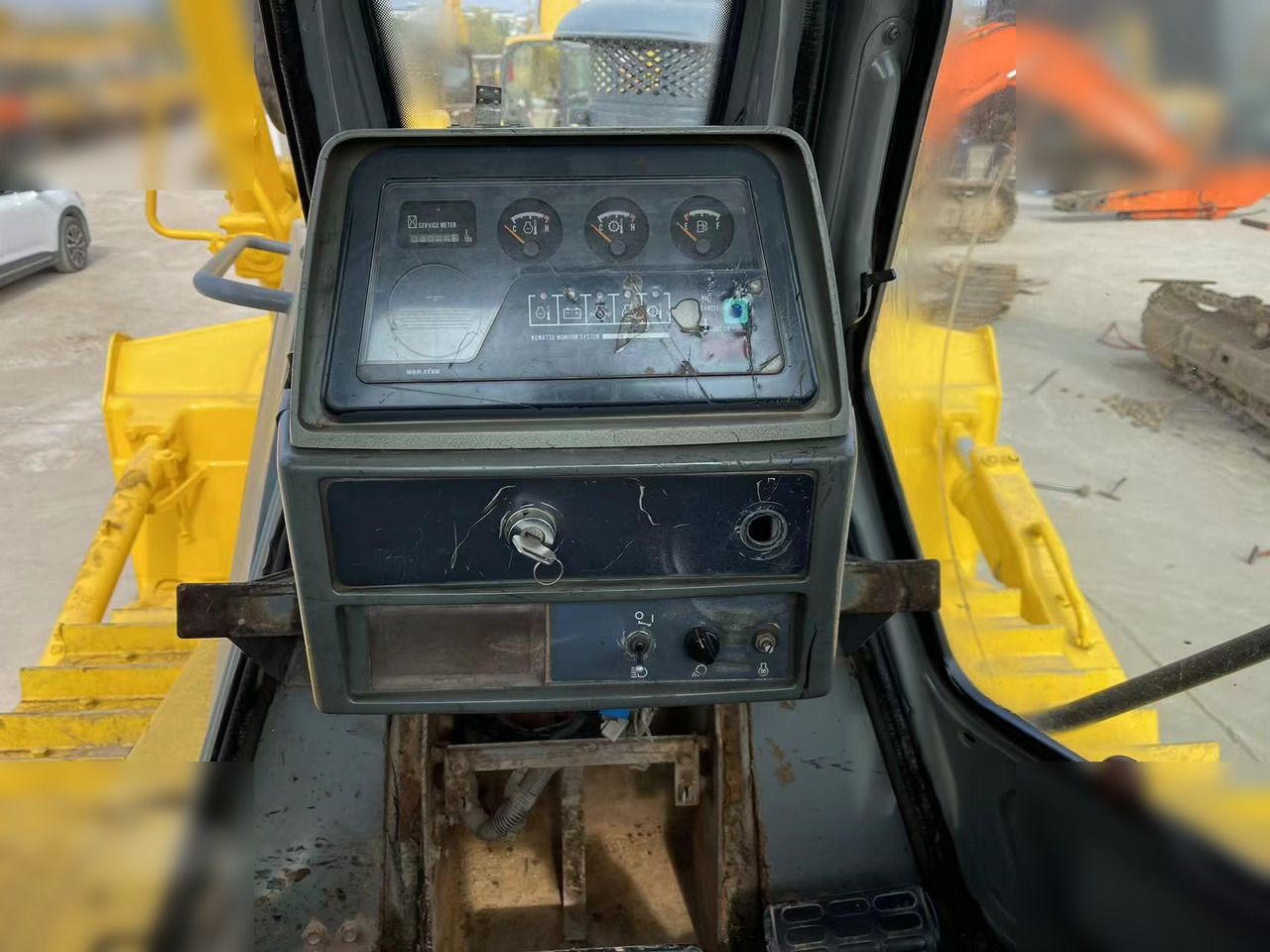 Булдожер KOMATSU D155AX-3: слика 7