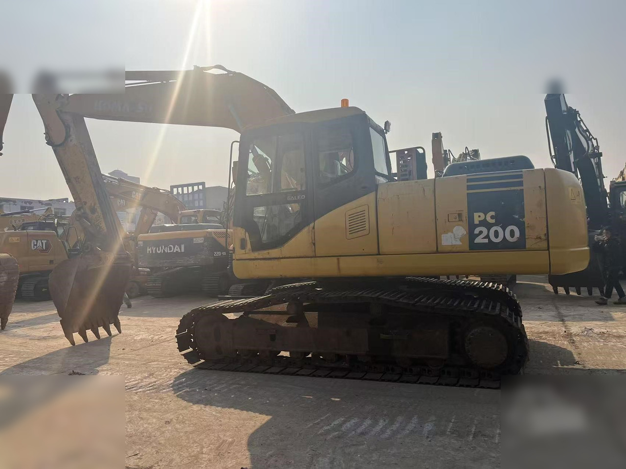 KOMATSU PC220-7 - Багер гасеничар: слика 1 KOMATSU PC220-7 - Багер гасеничар: слика 1