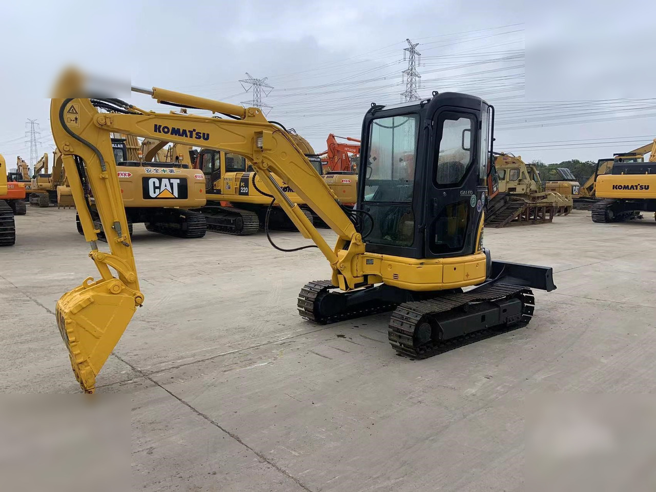 KOMATSU PC35MR-2 - Мини багер: слика 1 KOMATSU PC35MR-2 - Мини багер: слика 1