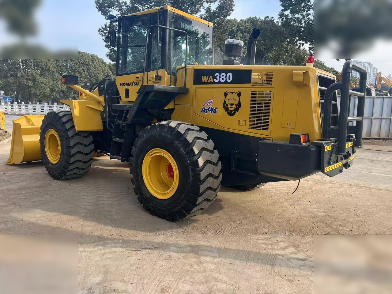 KOMATSU WA380-6 - Натоварувач на тркала: слика 3 KOMATSU WA380-6 - Натоварувач на тркала: слика 3