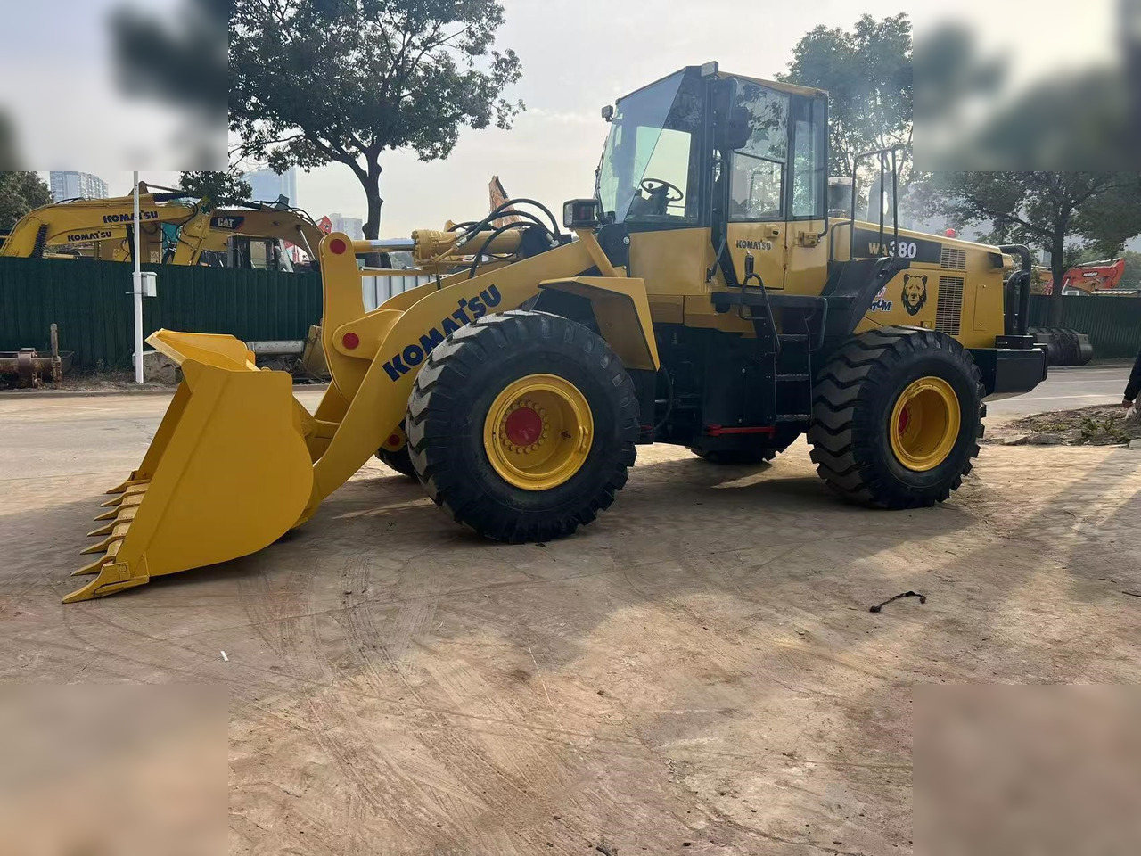 KOMATSU WA380-6 - Натоварувач на тркала: слика 2 KOMATSU WA380-6 - Натоварувач на тркала: слика 2
