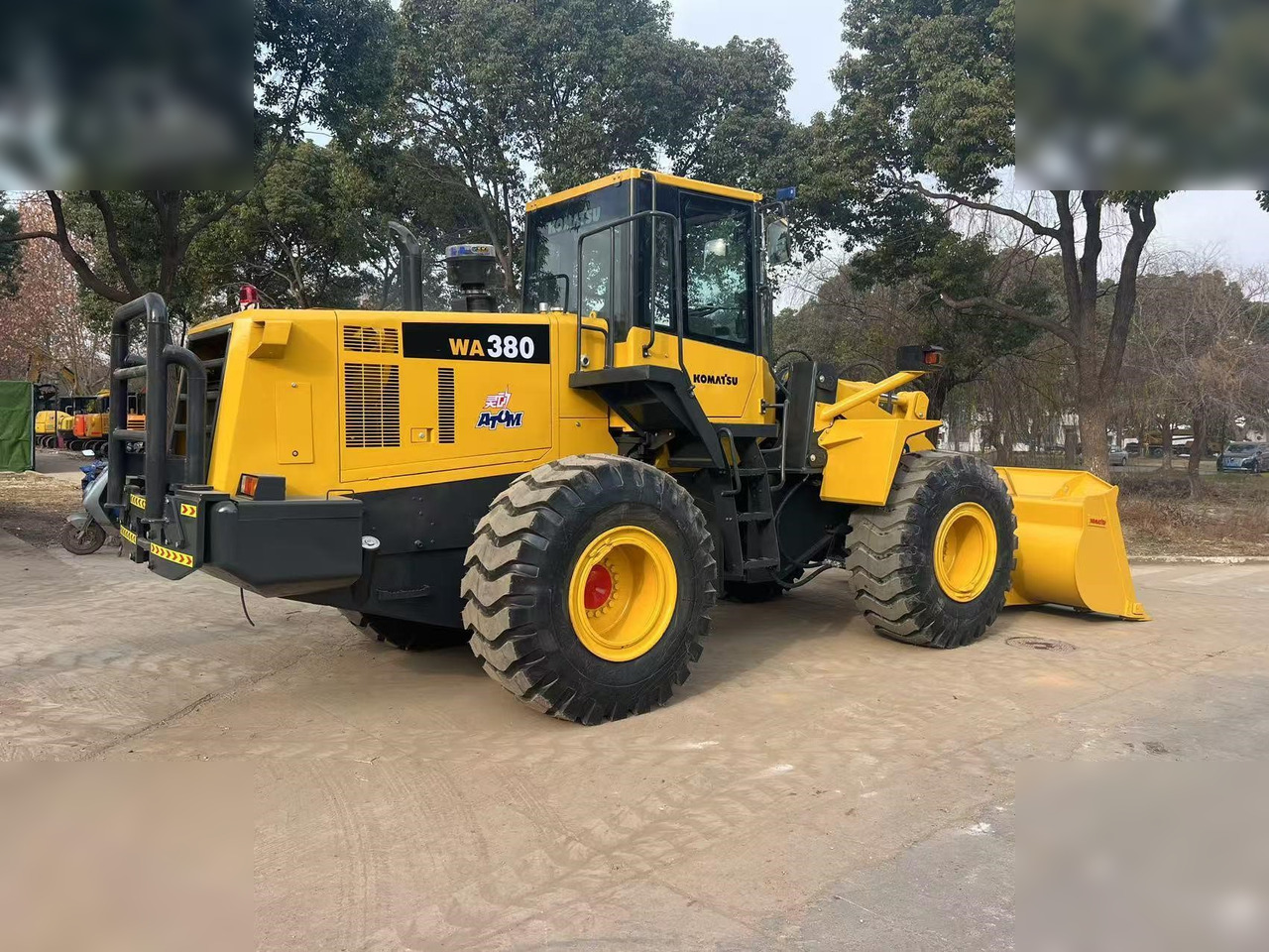 KOMATSU WA380-6 - Натоварувач на тркала: слика 1 KOMATSU WA380-6 - Натоварувач на тркала: слика 1