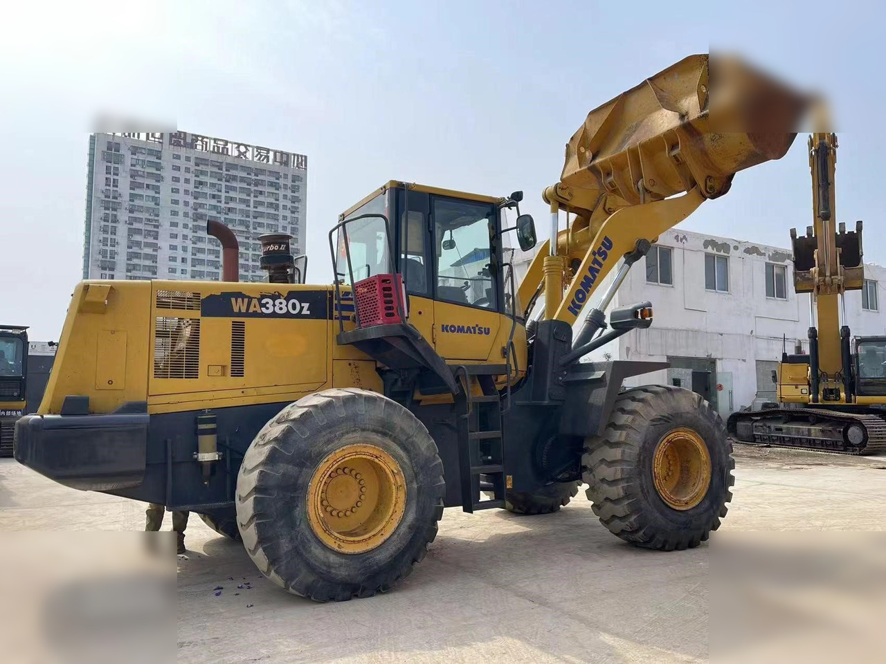 KOMATSU WA380Z-6 - Натоварувач на тркала: слика 2 KOMATSU WA380Z-6 - Натоварувач на тркала: слика 2