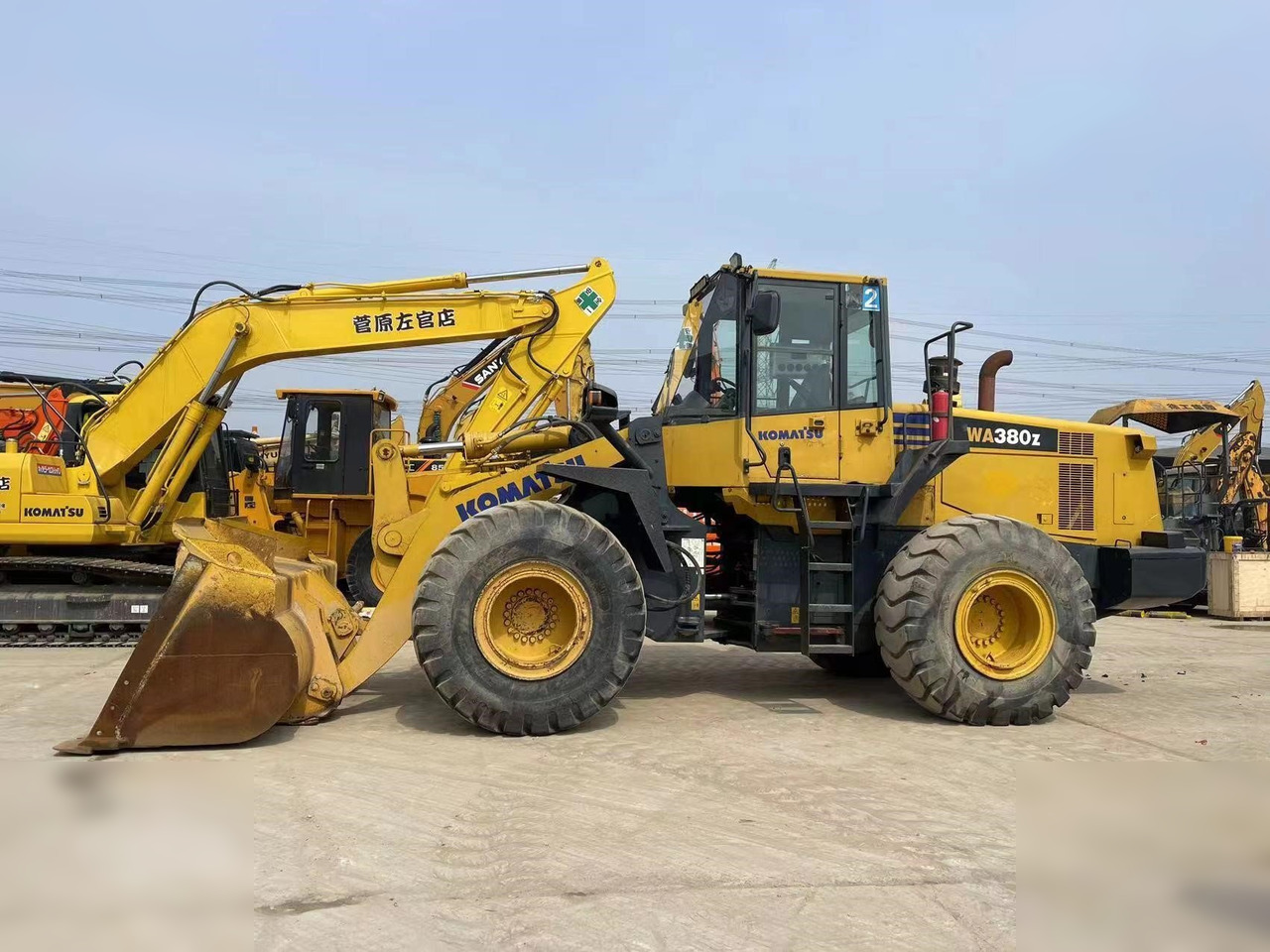KOMATSU WA380Z-6 - Натоварувач на тркала: слика 1 KOMATSU WA380Z-6 - Натоварувач на тркала: слика 1