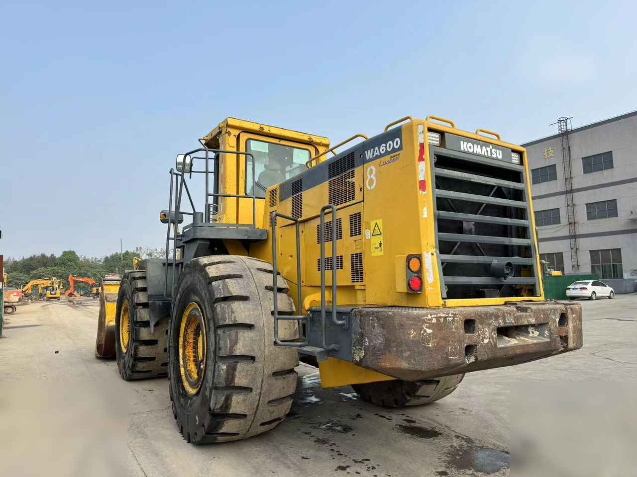 KOMATSU WA600-3 - Натоварувач на тркала: слика 3 KOMATSU WA600-3 - Натоварувач на тркала: слика 3