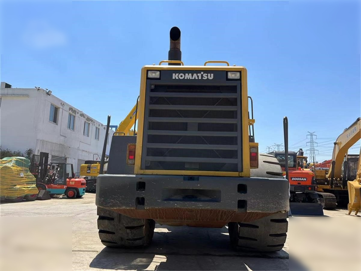KOMATSU WA600-3 - Натоварувач на тркала: слика 3 KOMATSU WA600-3 - Натоварувач на тркала: слика 3