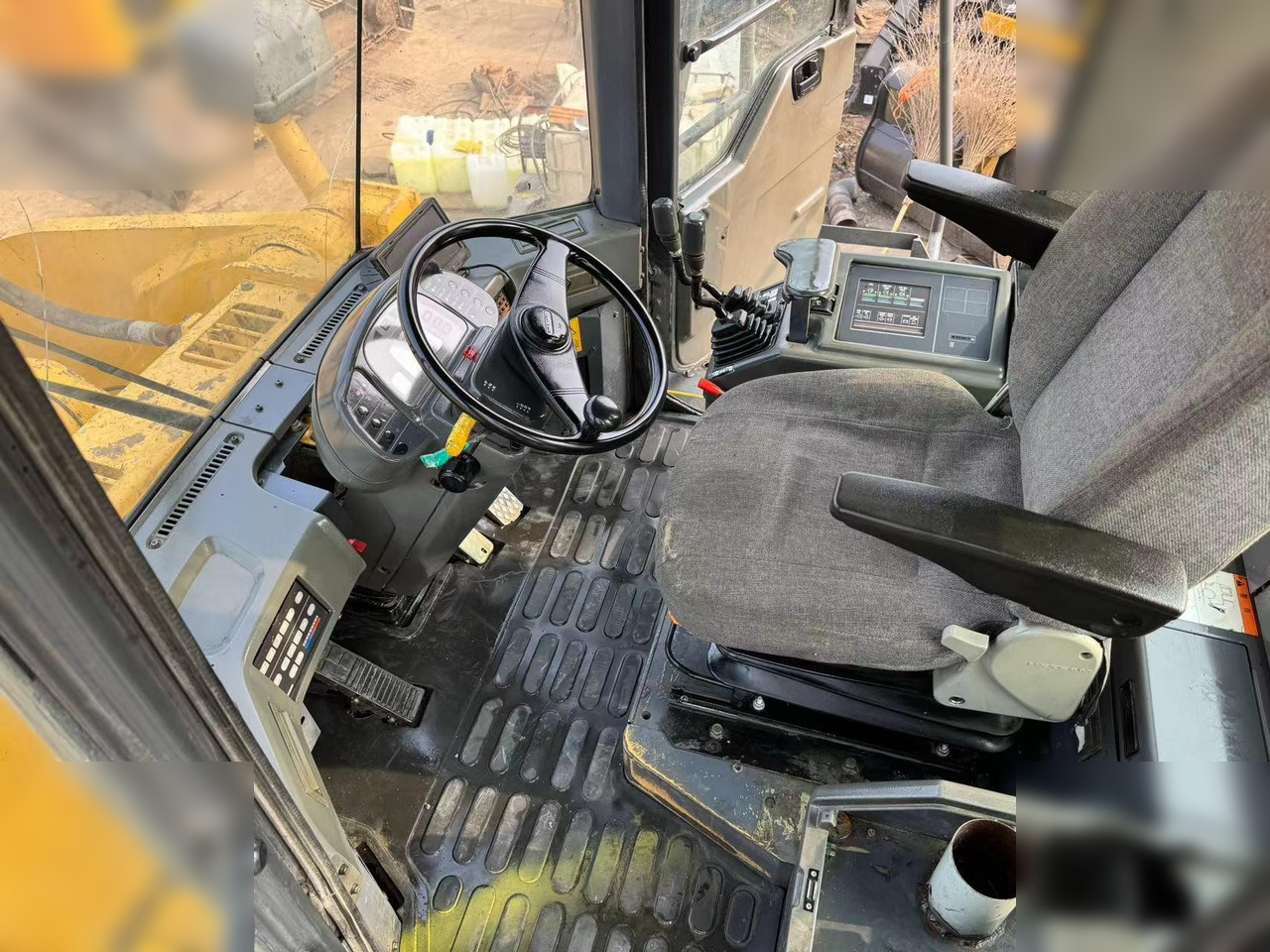 Натоварувач на тркала KOMATSU WA600-3: слика 8